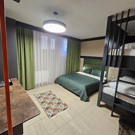 Hotel Kika Pristina Kültér fotó