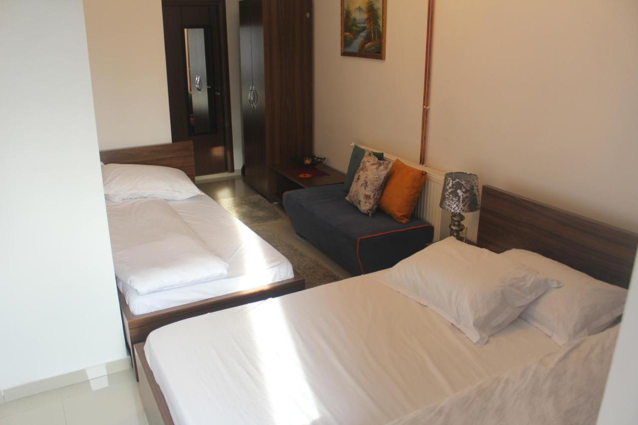 Hotel Kika Pristina Kültér fotó