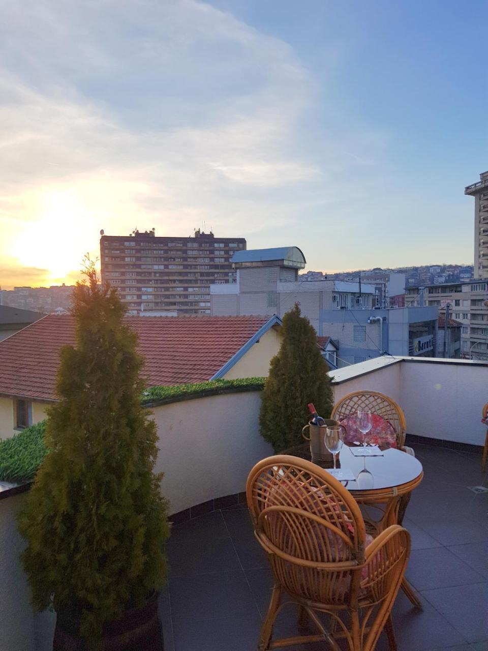 Hotel Kika Pristina Kültér fotó